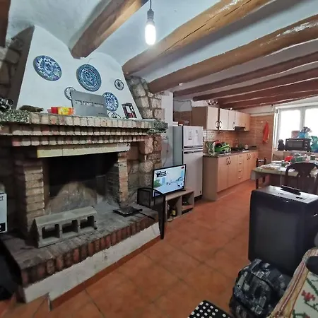 Agradable Con Chimenea Y Aire Acondicionado Vilaverd